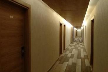 هتل David Apt On Bakuriani Orbi Palace