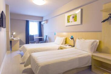 Отель Jinjiang Inn   Yinchuan New Moon Square