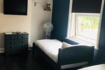 تختخواب و صبحانه Winston Hill Guest House