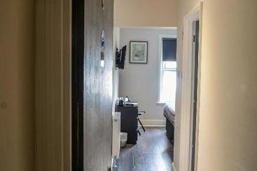تختخواب و صبحانه Winston Hill Guest House