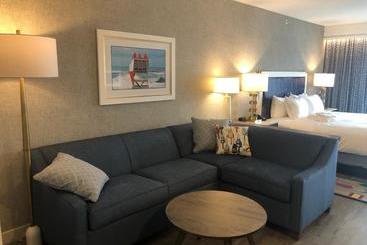 هتل Fenwick Shores, Tapestry Collection By Hilton