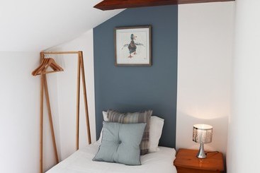 Beautiful, Spacious Cottage Offering Views Of The River Nar