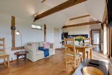 Nicely Furnished Cottage In Bilsington Countryside