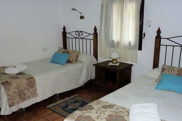 Traditionalfamily Cottage Steps Away From The Centre
