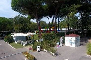 هتل Club Del Sole Adriano Family Camping Village