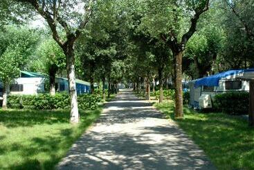 هتل Club Del Sole Marina Julia Family Camping Village