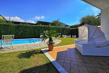 کلبه Villa Orlando