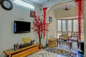 هتل Oyo 74240 Shameer Lodge