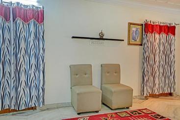 هتل Oyo 74240 Shameer Lodge