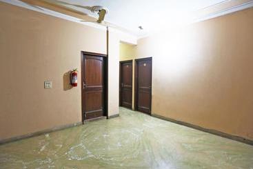 هتل Oyo 74244 Bip Inn Comforts By Cian Suites