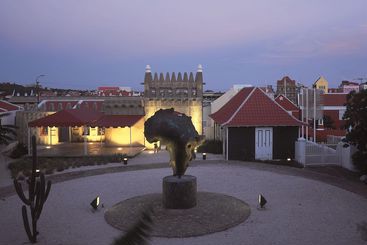 هتل Kura Hulanda Village & Spa