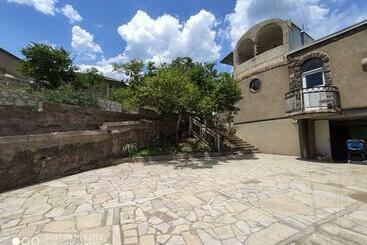 민박 Elegaya Guest House
