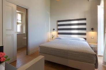 تختخواب و صبحانه Diecidodici Boutiquerooms