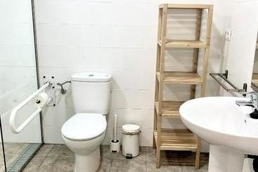 تختخواب و صبحانه Mamre Hostel