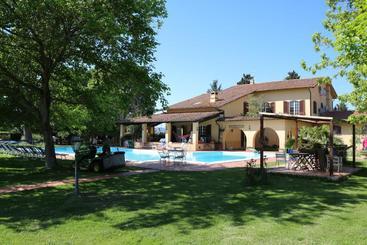 تختخواب و صبحانه Podere San Paolo