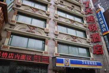 هتل 7days Inn Changchun Hongqi Street University Town Nanhu Plaza Branch