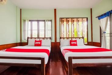 هتل Oyo 1026 The House Amphawa