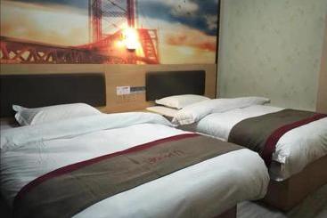 Thank Inn Chain Hotel Yunnan Lijiang Old Town Dashuiche North Gate