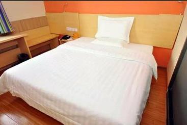 هتل 7days Inn Ji`nan Railway Station Jingyi Road 4th