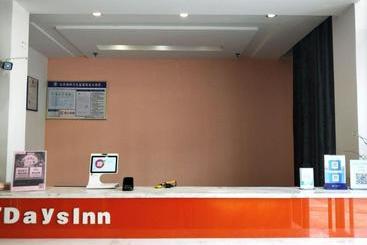 هتل 7days Inn Ruichang Pencheng East Road