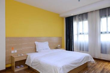 هتل 7days Inn Ruichang Pencheng East Road