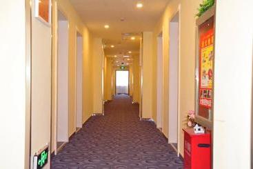 هتل 7days Inn Urumqi Happiness Road Bazaar