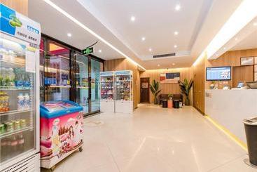 هتل 7 Days Inn Zhengzhou Erqi Square Metro Station Branch