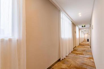 هتل 7 Days Inn Zhengzhou Erqi Square Metro Station Branch
