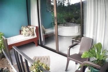 هتل Yellow Tree Suites
