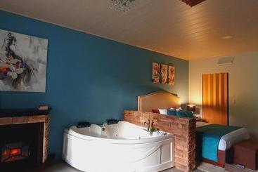 هتل Yellow Tree Suites