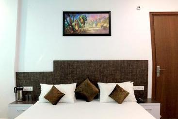 هتل Taru Inn