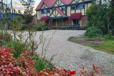 膳宿费 Oaktree Guest House