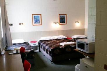 A&a Lodge Motel