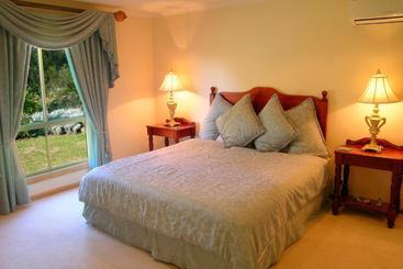 تختخواب و صبحانه Carolynnes Cottages