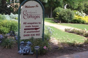 تختخواب و صبحانه Carolynnes Cottages