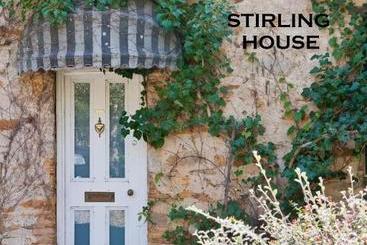 צימר Crafers Cottages