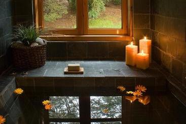 تختخواب و صبحانه La Confluencia Lodge