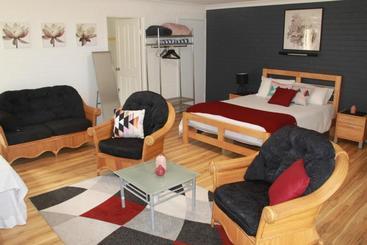 ペンション Salamander Beach Accommodation  Adults Only