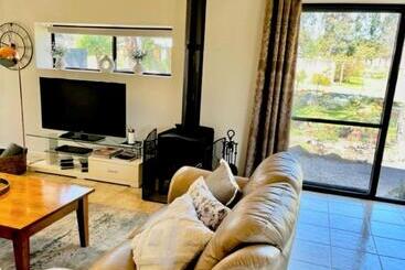 민박 Granite Gardens Cottages & Lake Retreat