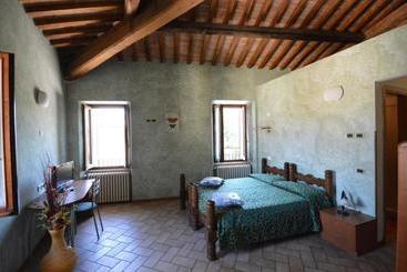 تختخواب و صبحانه Ostello Villa Redenta