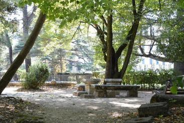 تختخواب و صبحانه Ostello Villa Redenta