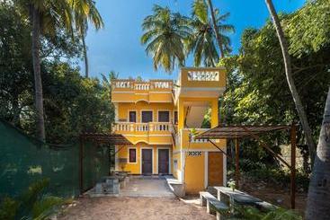 هتل Pavisha Farm House Swimming Pool