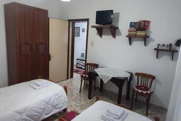 פנסיון Guest House Baba Lluka