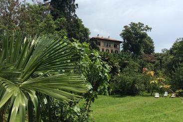 هتل Albergo Villa Azalea