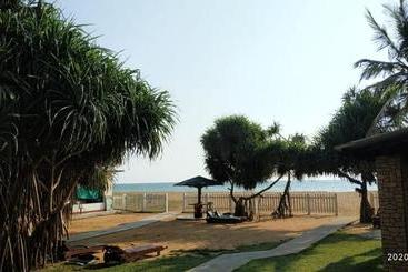 هتل Green Shadows Beach