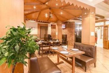 هتل Sherepunjab & Spa
