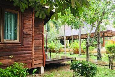 استراحتگاه Keeree Waree Seaside Villa