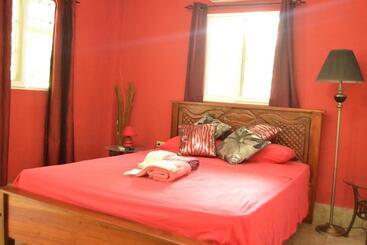 膳宿费 Hostel Wunderbar