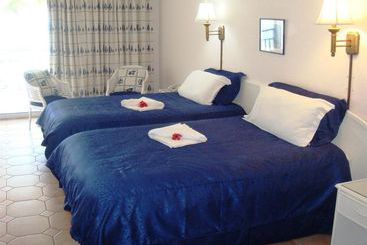هتل Captain Oliver's Resort & Marina