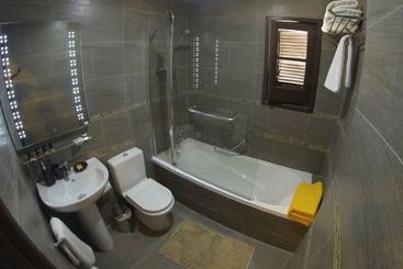 هتل Latchi Family Resort